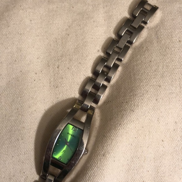 Iridescent green and blue face Fossil bracelet watch - Picture 11 of 16